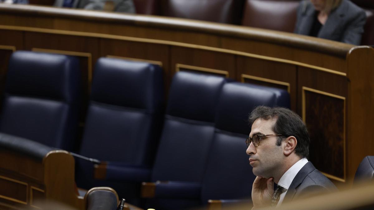 El ministro Carlos Cuerpo, en el Pleno en el Congreso de los Diputados.