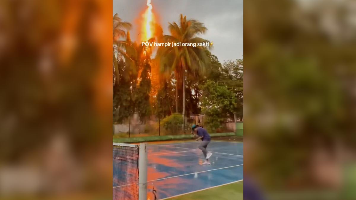 Un rayo cae a pocos metros de una joven mientras juega al tenis
