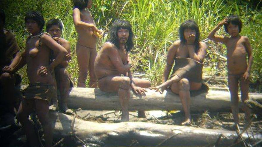 Fotografiados unos indígenas que viven aislados en la selva peruana