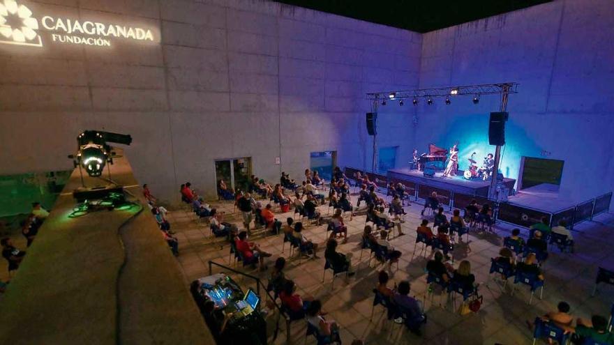 Espacio de la Fundación CajaGranada habilitado para conciertos y películas.