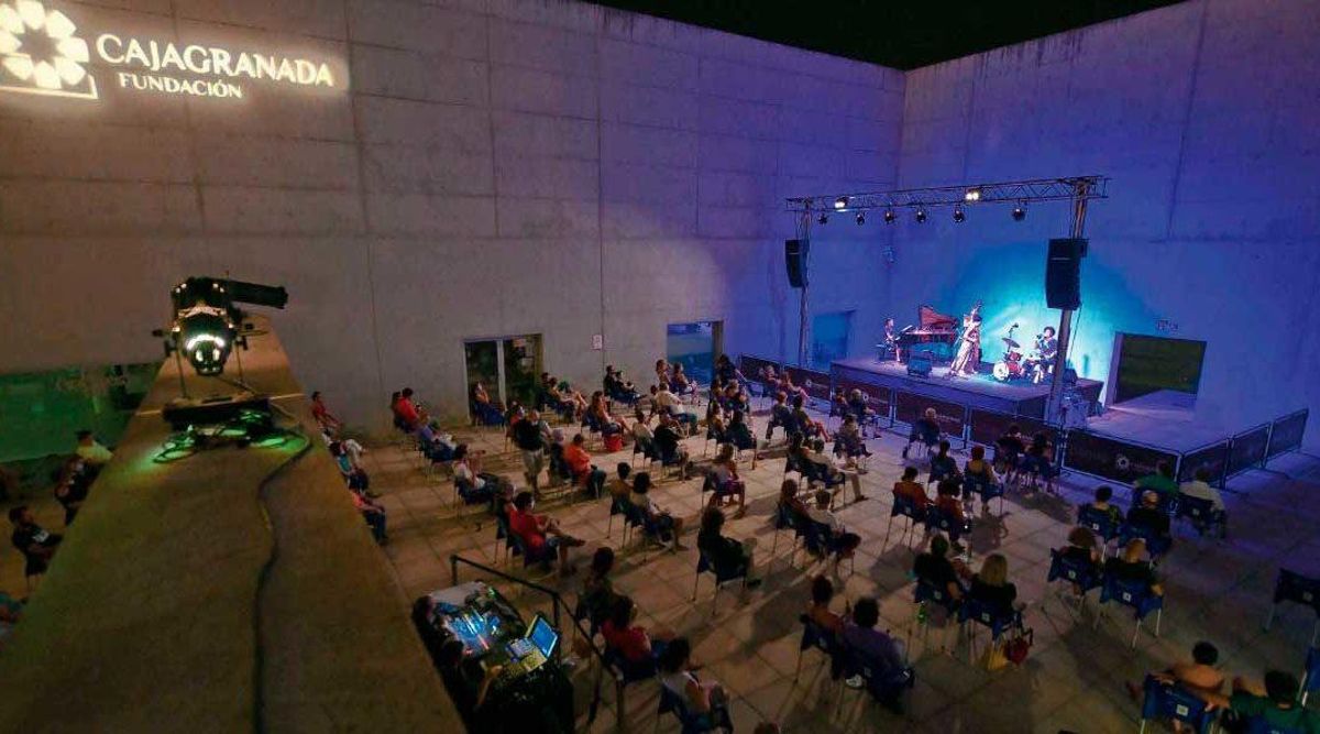 Espacio de la Fundación CajaGranada habilitado para conciertos y películas.