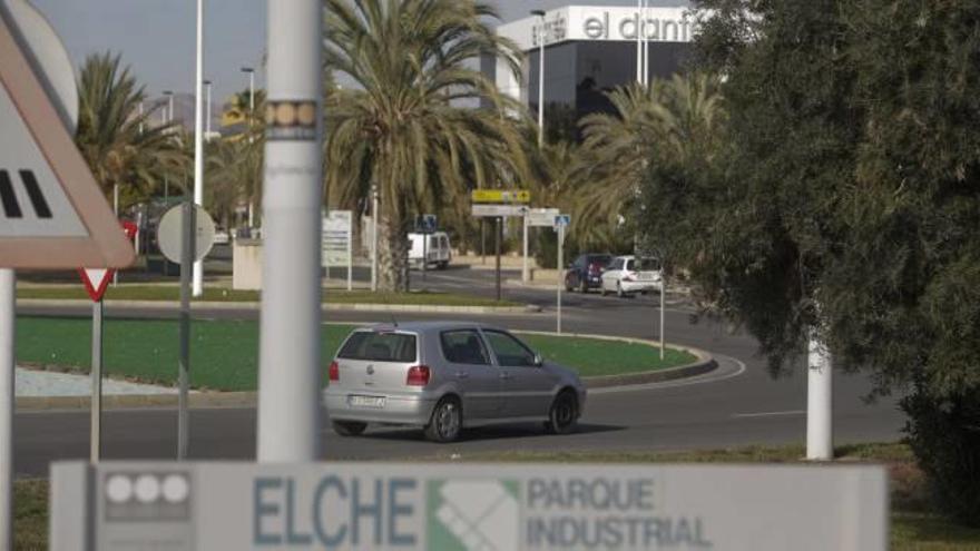 Elche frena la destrucción de empresas tras tres años y crea casi un 5% en 2015