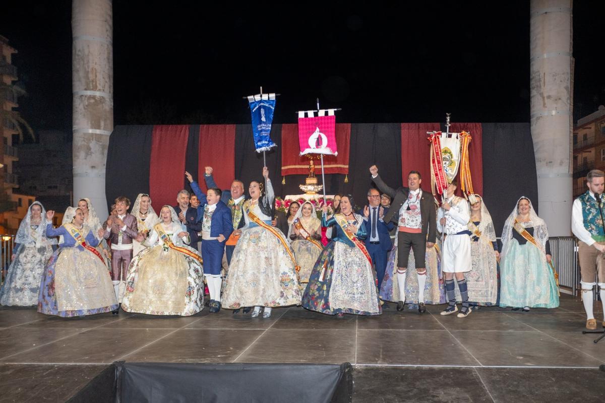 Celebración del primer premio en las fallas de Oliva.
