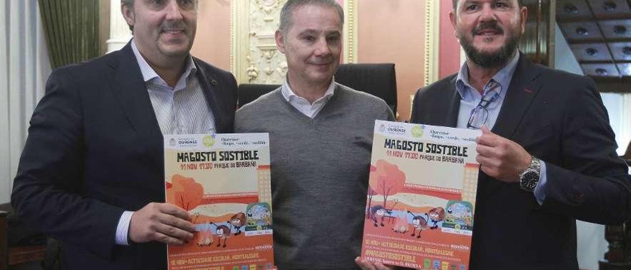 Jorge Pumar, Mario González y Germán Fernández presentaron ayer el magosto sostenible. // Iñaki Osorio