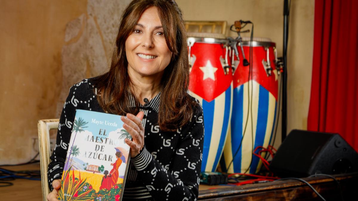 La escritora Mayte Uceda presenta su última novela 'El maestro de azúcar'