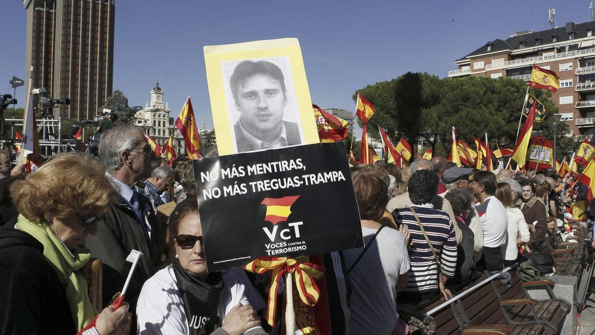 La Audiencia Nacional investigará quién ordenó matar a Miguel Ángel Blanco.