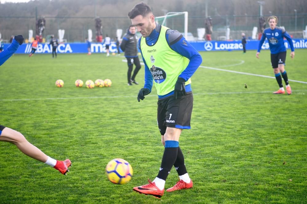 Lucas Pérez vuelve a entrenar con el grupo