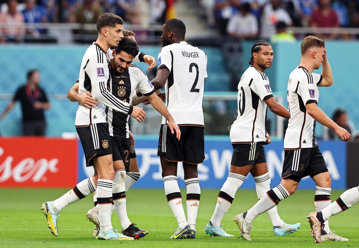 Doha (Qatar), 23/11/2022.- Ilkay Guendogan (2-L) of Germany celebrates with teammates after scoring the 1-0 lead during the FIFA World Cup 2022 group E soccer match between Germany and Japan at Khalifa International Stadium in Doha, Qatar, 23 November 2022. (Mundial de Fútbol, Alemania, Japón, Catar) EFE/EPA/Tolga Bozoglu