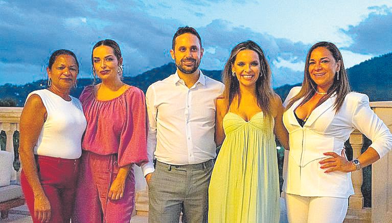 Bertha Rivera, Aurora Vega, Alberto Galisteo, Alba Soto y Yunieska Expósito.