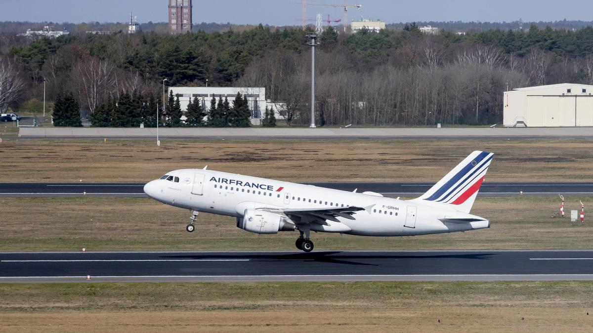 Un avión de Air France despegando