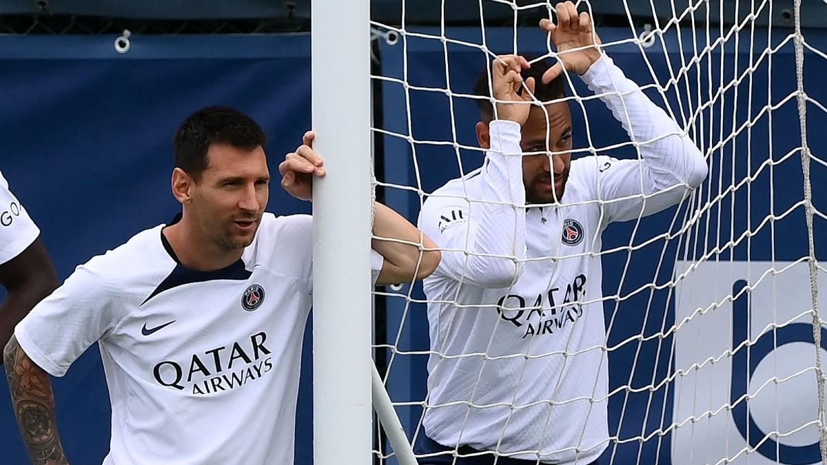Messi y Neymar, durante un entrenamiento con el PSG