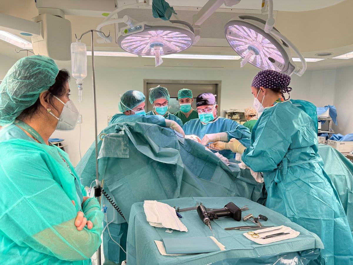 Operación de cirugía de prótesis de hombro.