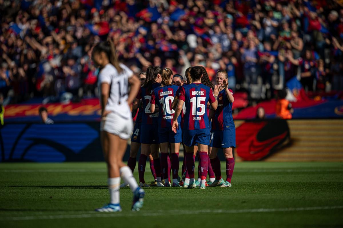 Graham Hansen va ballar i el Barça va destruir un Madrid ridiculitzat (5-0) Graham Hansen va ballar i el Barça va destruir un Madrid ridiculitzat (5-0)