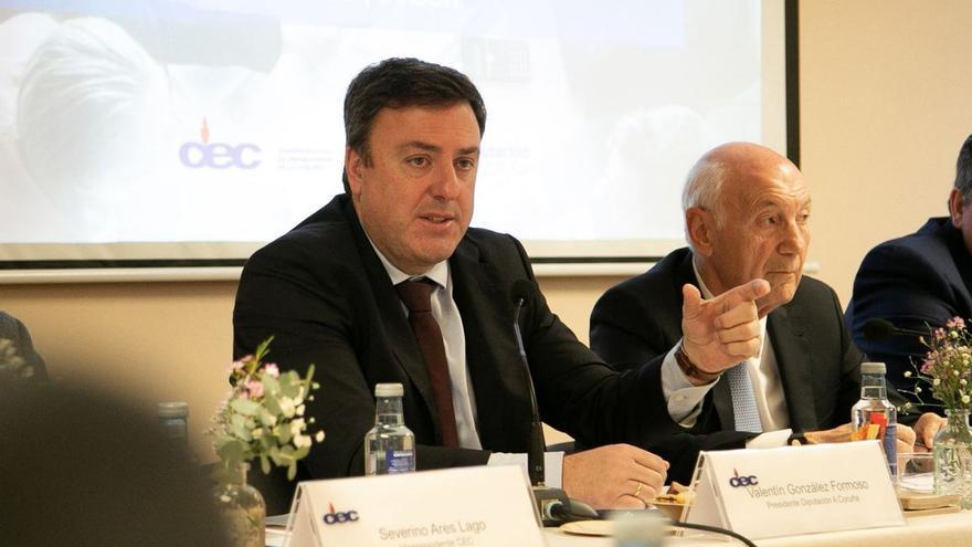 Formoso junto a Fontenla en el ciclo ciclo ‘Desayunos Empresariales’, que promueve la CEC. | | LOC