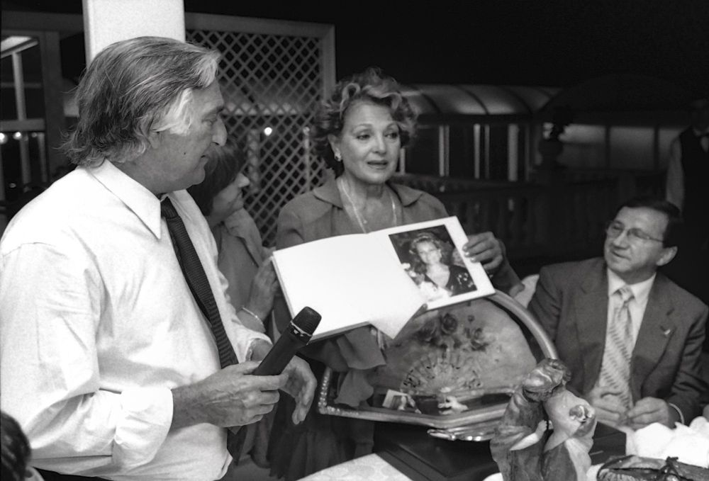 Hace 20 años Canet d'En Berenguer recibía a Carmen Sevilla e inauguraba un paseo con su nombre.