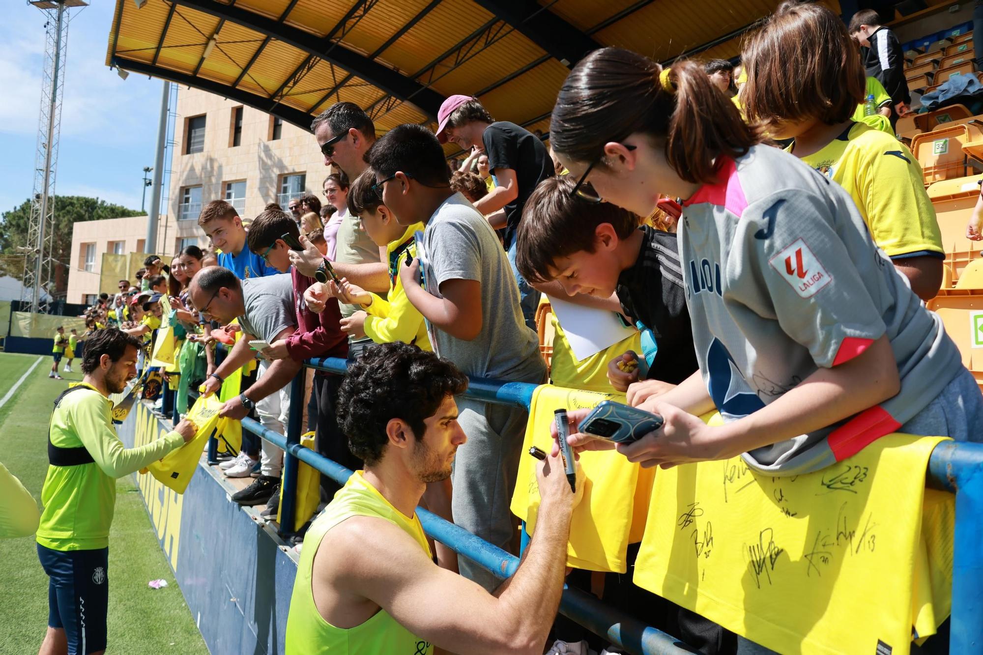 Galería | La afición del Villarreal disfruta con sus ídolos en el entrenamiento de puertas abiertas