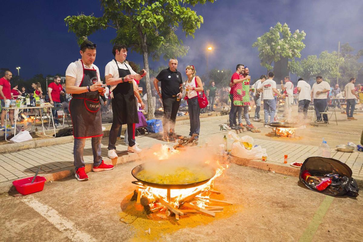 Vila-real viu una multitudinària nit d’empedrats en ple equador de les festes patronals
