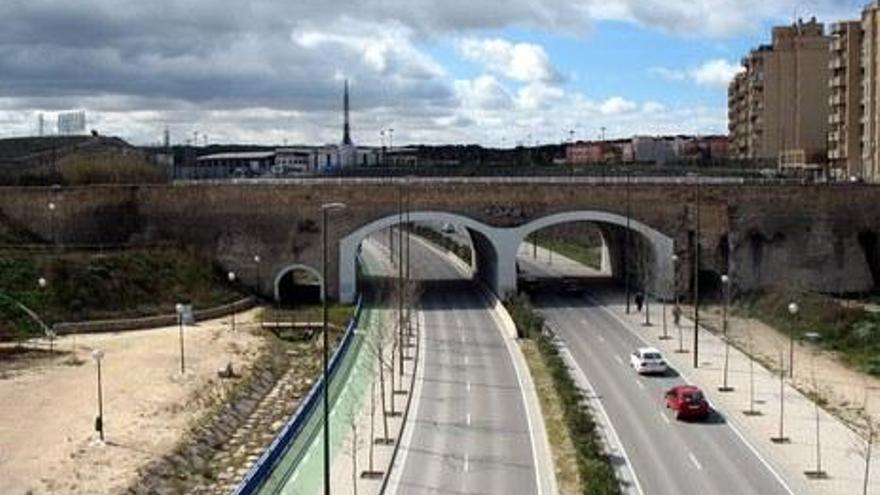 Herido grave un hombre de 74 años al caer a la vía desde un carril bici