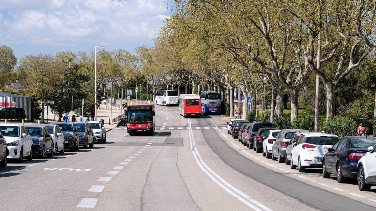 Ayuntamiento y Barça preparan un dispositivo de lanzaderas con 17 vehículos para los partidos en Montjuïc.