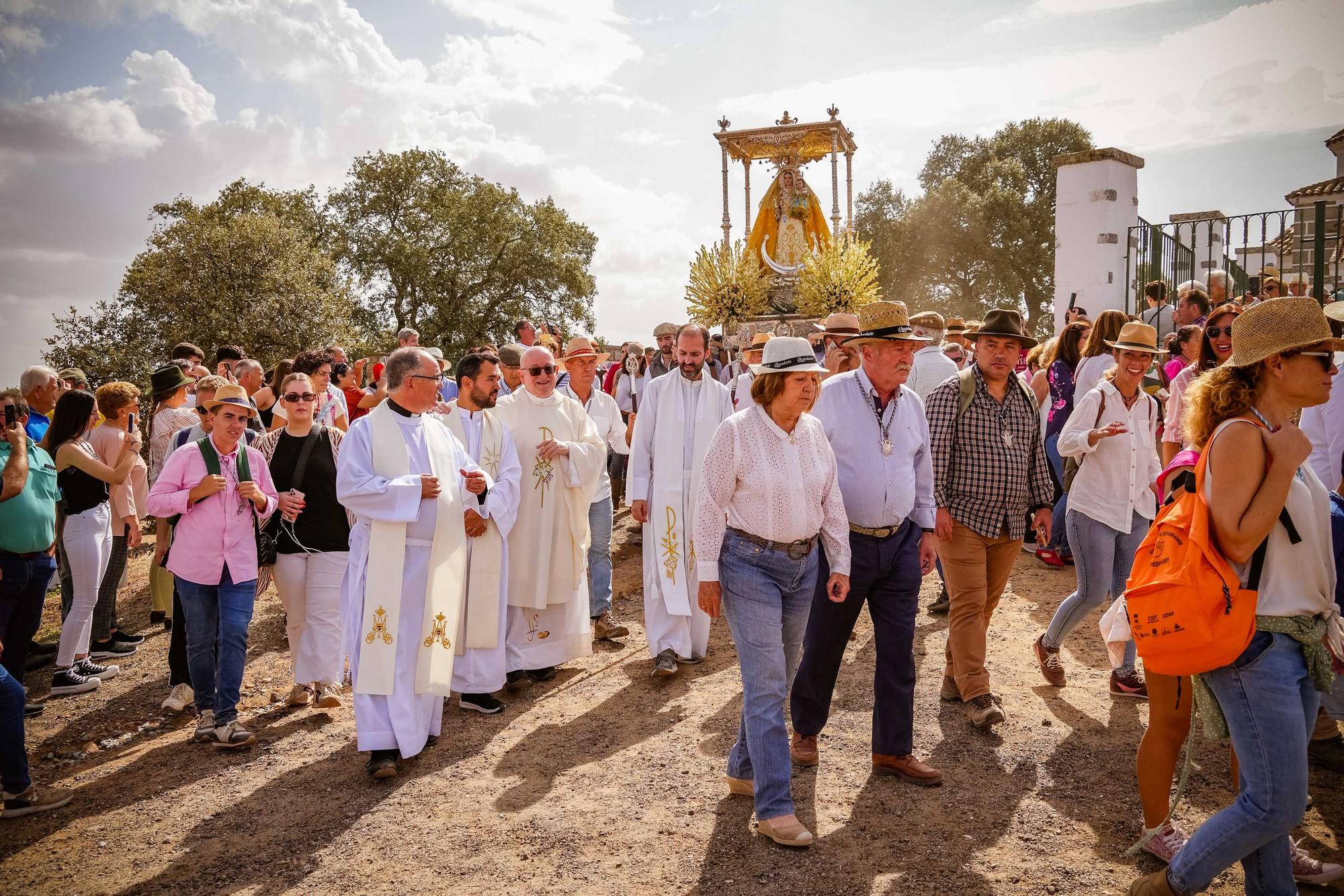 La Virgen de Luna regresa a su ermita rodeada de romeros