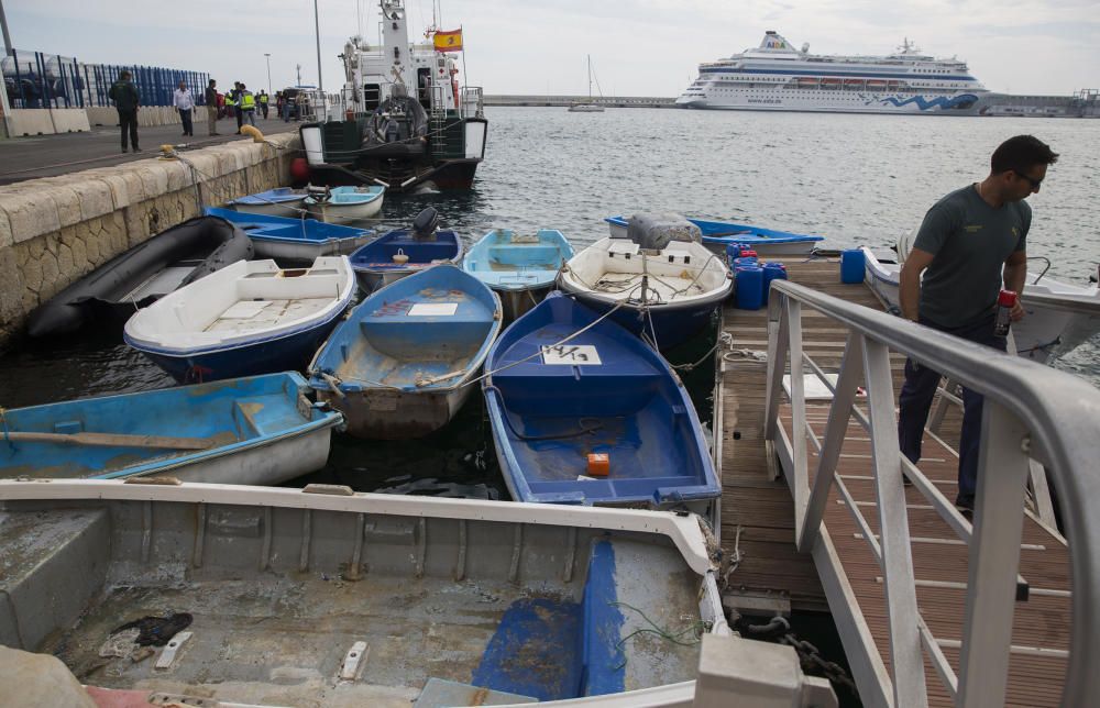 Veinte inmigrantes llegan al Puerto de Alicante