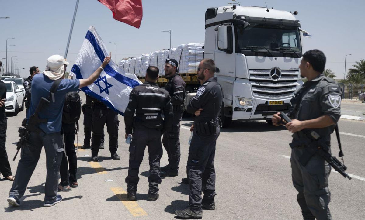 Un centenar de camions entra a Gaza però l’ajuda no arriba als palestins Un centenar de camions entra a Gaza però l’ajuda no arriba als palestins