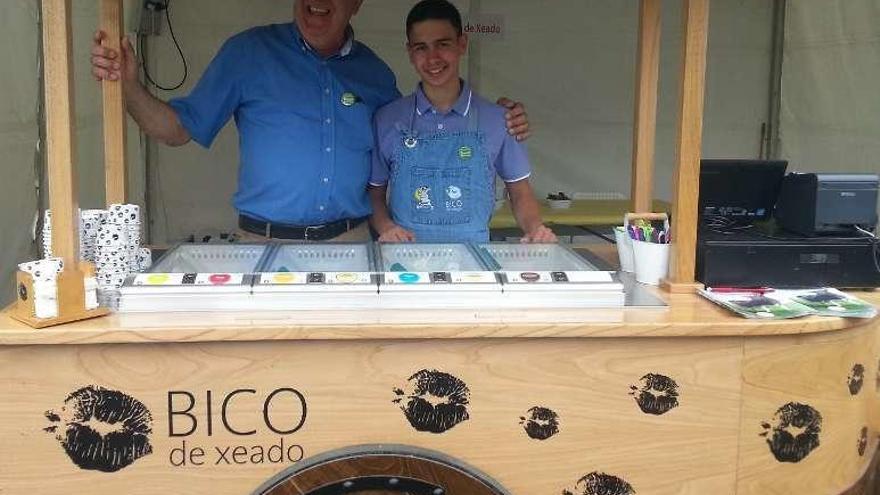 La expansión del helado con leche de &quot;vacas felices&quot;. En solo tres años Bicos de Xeado se ha extendido por todas las provincias de Galicia, ha abierto tienda en Madrid y ultima su desembarco en Málaga.