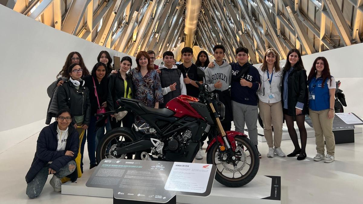 Encuentro de embajadores y embajadoras de Z16 en Mobility City.