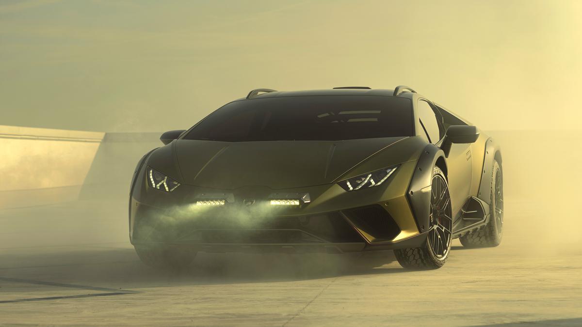 Diseño. El Lamborghini Huracán Sterrato hace gala de la misma agresividad que el modelo deportivo del que deriva, y añade detalles específicos de los crossovers. Lamborghini