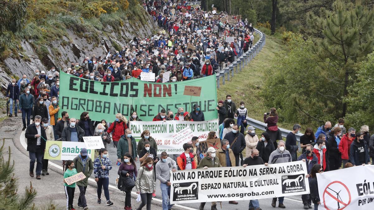 Clamor multitudinario contra el parque eólico en A Groba