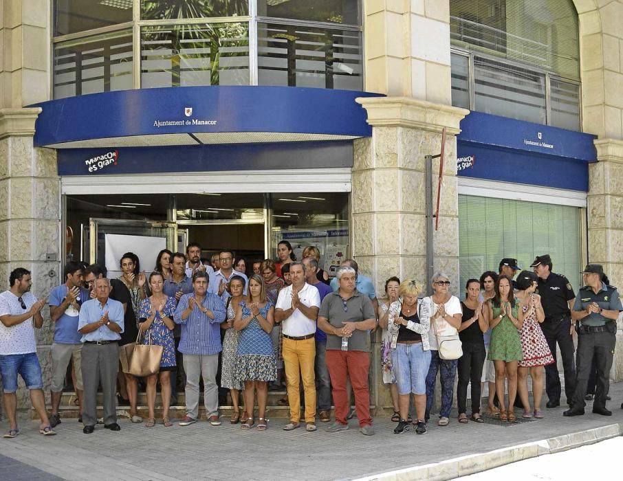Minutos de silencio en Mallorca en recuerdo a las víctimas del los atentados de Cataluña
