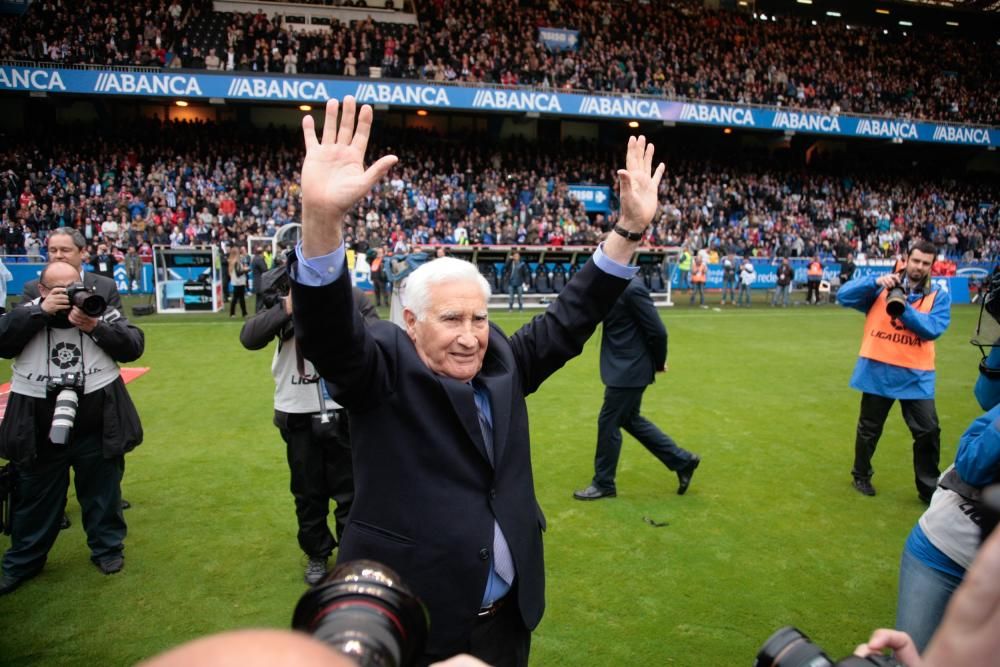 Homenaje a Arsenio en Riazor