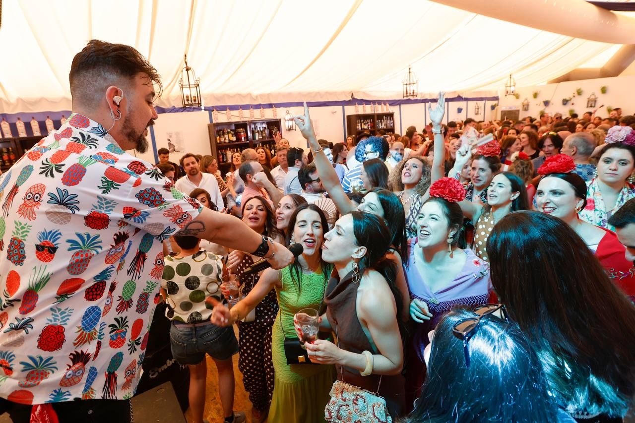 El tardeo se impone en las casetas de la Feria de Córdoba para disfrute de propios y extraños