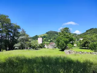 La torre y "la torrina" de Villanueva, historia y leyenda de un paraje de cuento en la zona rural de Grado