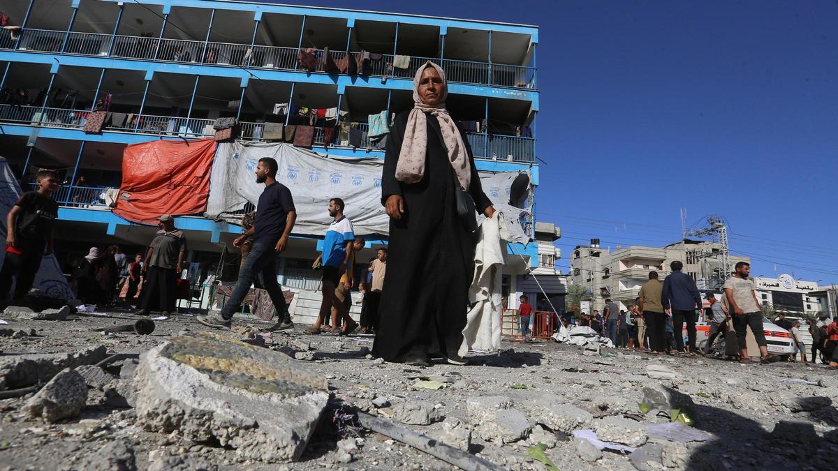 Escenas tras el bombardeo israelí en la escuela de la UNRWA en el campo de Nuseirat, en la Franja de Gaza