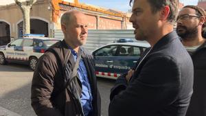 El diputado de Sumar y el exconcejal de Emergencia Climática, Eloi Badia, a la izquierda, cuando declaró por el caso de la incineradora Tersa en un juzgado de Badalona.
