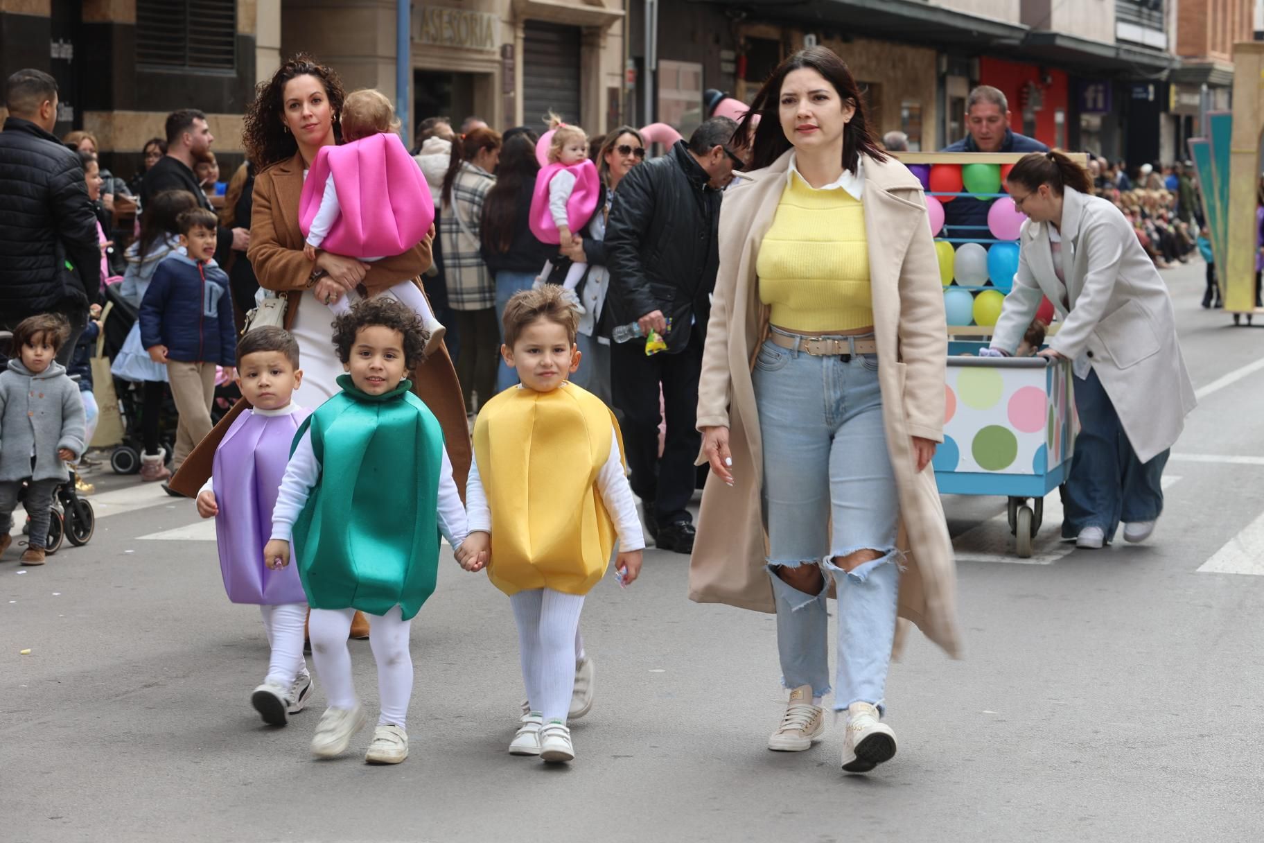 Búscate en las fotos: Burriana disfruta con la Cabalgata del Ninot Infantil