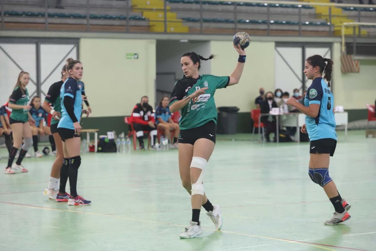 Las imágenes del Adesal-Morvedre de balonmano femenino en La Fuensanta