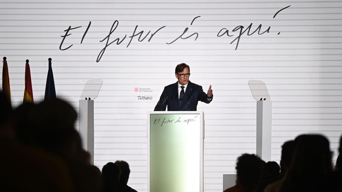 Barcelona. 14.09.2026. Política. El president de la Generalitat, Salvador Illa, durante la conferencia con el lema ‘el futur es aquí’, en el Museu Marítim de Barcelona cuando se cumplen sus dos primeros años de gestión de govern. Fotografía de Jordi Cotrina