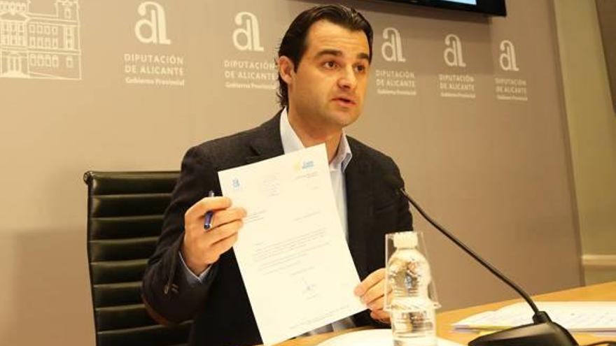 La gestión de Turismo aviva la batalla entre Compromís  y el PP