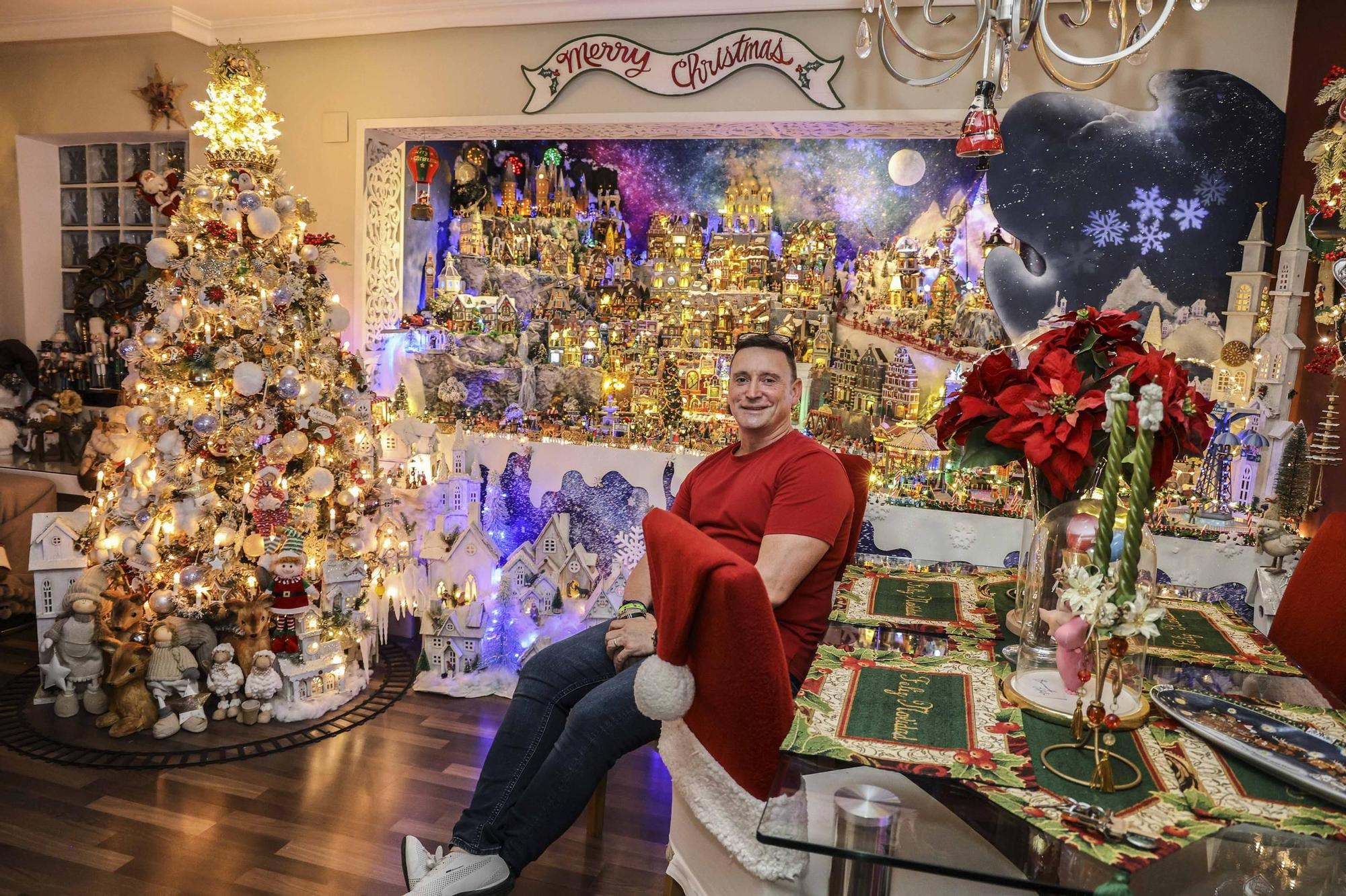 Un sanvicentero monta en su casa un espectacular poblado de navidad