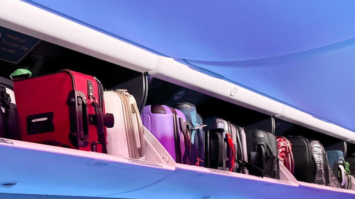 La cinta de la maleta puede causar un retraso en el vuelo.