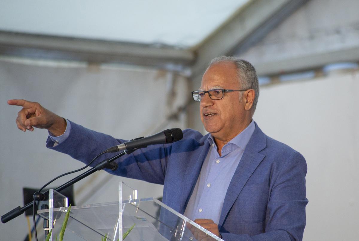 Casimiro Curbelo, reelegido presidente del Cabildo de La Gomera.