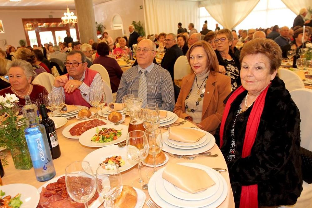 Almuerzo y baile por el Día de los Enamorados en el Club de Mayores de Cartagena