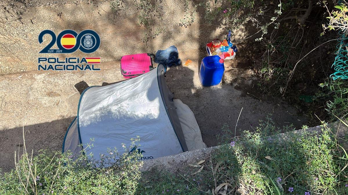 Tienda de campaña, en un camping abandonado de la localidad almeriense de Adra donde se ocultaba el tercer sospechoso.