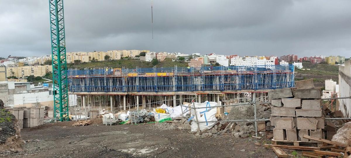 Construcción de vivienda pública en El Secadero.