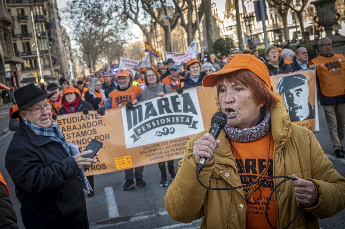 La Coordinadora de pensionistas se manifiesta por el centro de Barcelona