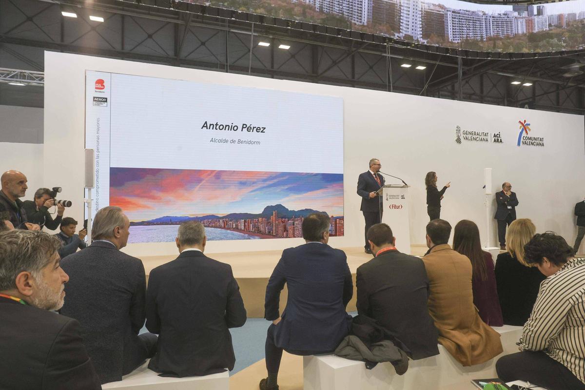 Entrega en Fitur del distintivo AENOR a Benidorm