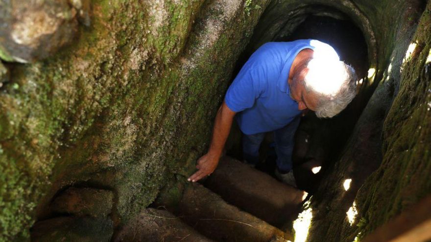 Antón Silveira, propietario de la mina donde se encuentra el musgo.