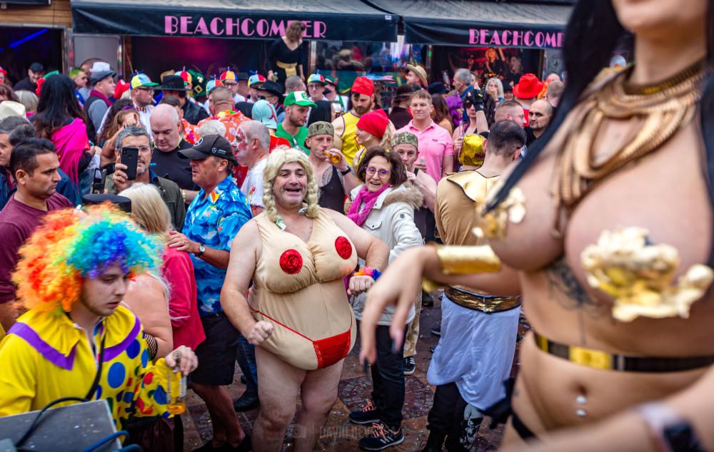 Más de 35.000 personas participan en una gran fiesta de disfraces que se celebra cada año el jueves siguiente a las Fiestas Mayores Patronales